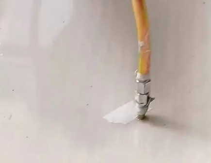 奈曼瓷砖空鼓维修公司专业解答在瓷砖铺贴过程中，如果使用的砂料过粗（如全部使用了粗砂），可能会导致以下问题